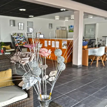 阿祖雷公寓酒店 3*