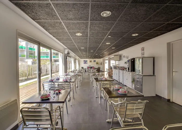 阿祖雷公寓酒店 3*