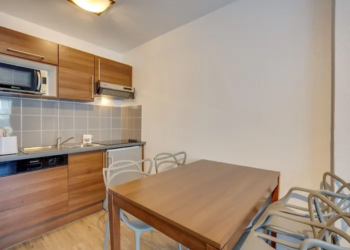 阿祖雷公寓酒店 3*